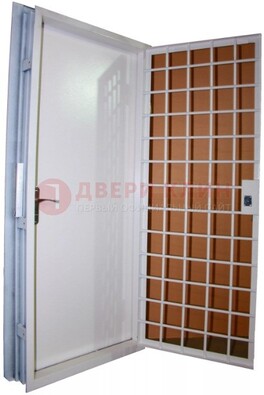 Белая стальная бронированная дверь с нитроэмалью ДБ-7 в Воронеже