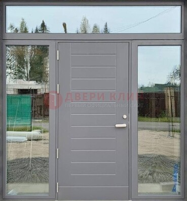 Серая стальная дверь с панелью МДФ и стеклянными фрамугами ДФГ-28 в Воронеже