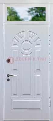 Белая входная дверь со стеклом и верхней фрамугой ДФГ-3 в Воронеже