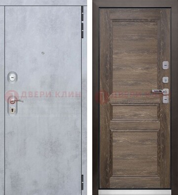 Серая металлическая дверь с МДФ коричневого цвета ДМ-304 в Екатеринбурге