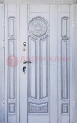 Белая двухстворчатая дверь с массивом дуба ДМД-72 в Воронеже