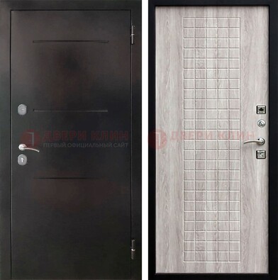 Черная железная дверь с порошковым покрытием и филенчатой МДФ ДП-221 в Воронеже
