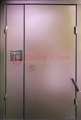 Коричневая стальная дверь в подъезд ДПД-1 в Воронеже