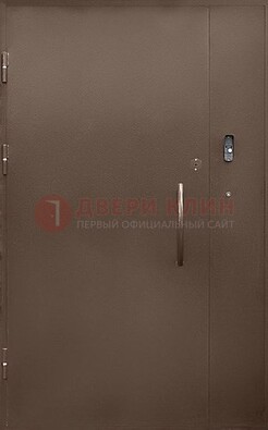 Коричневая металлическая подъездная дверь ДПД-2 в Воронеже
