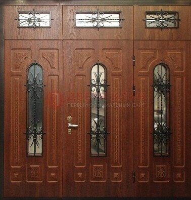 Парадная дверь с металлическими вставками и ковкой ДПР-72 в дом в Воронеже
