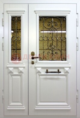 Белая парадная металлическая дверь со стеклом и ковкой ДПР-83 в Воронеже
