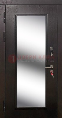 Коричневая железная дверь со стеклом для дома ДС-23 в Воронеже
