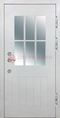 Белая уличная дверь со стеклом ДС-30 в Воронеже
