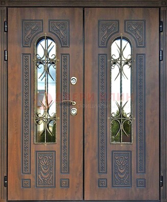 Двухстворчатая стальная дверь со стеклом и ковкой для дома ДСК-153 в Гатчине