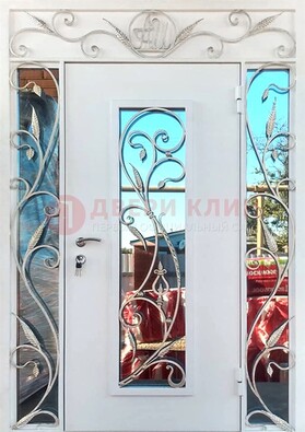 Белая входная дверь порошок со стеклом и ковкой ДСК-165 в Воронеже