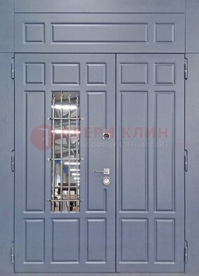 Серая двухстворчатая дверь Винорит со стеклом и ковкой ДСК-234 RAL 7024 в Воронеже