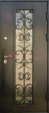 Входная дверь Дверь со стеклом и ковкой черного цвета ДСК-76 для веранды в Воронеже