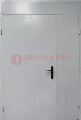 Белая металлическая тамбурная дверь ДТМ-5 в Воронеже