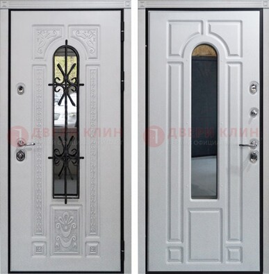 Белая стальная дверь с виноритом и ковкой снаружи ДВТ-197 в Воронеже