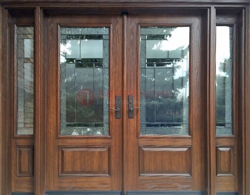 Распашная стальная дверь с массивом с витражом и фрамугами ВЖ-21 в Воронеже